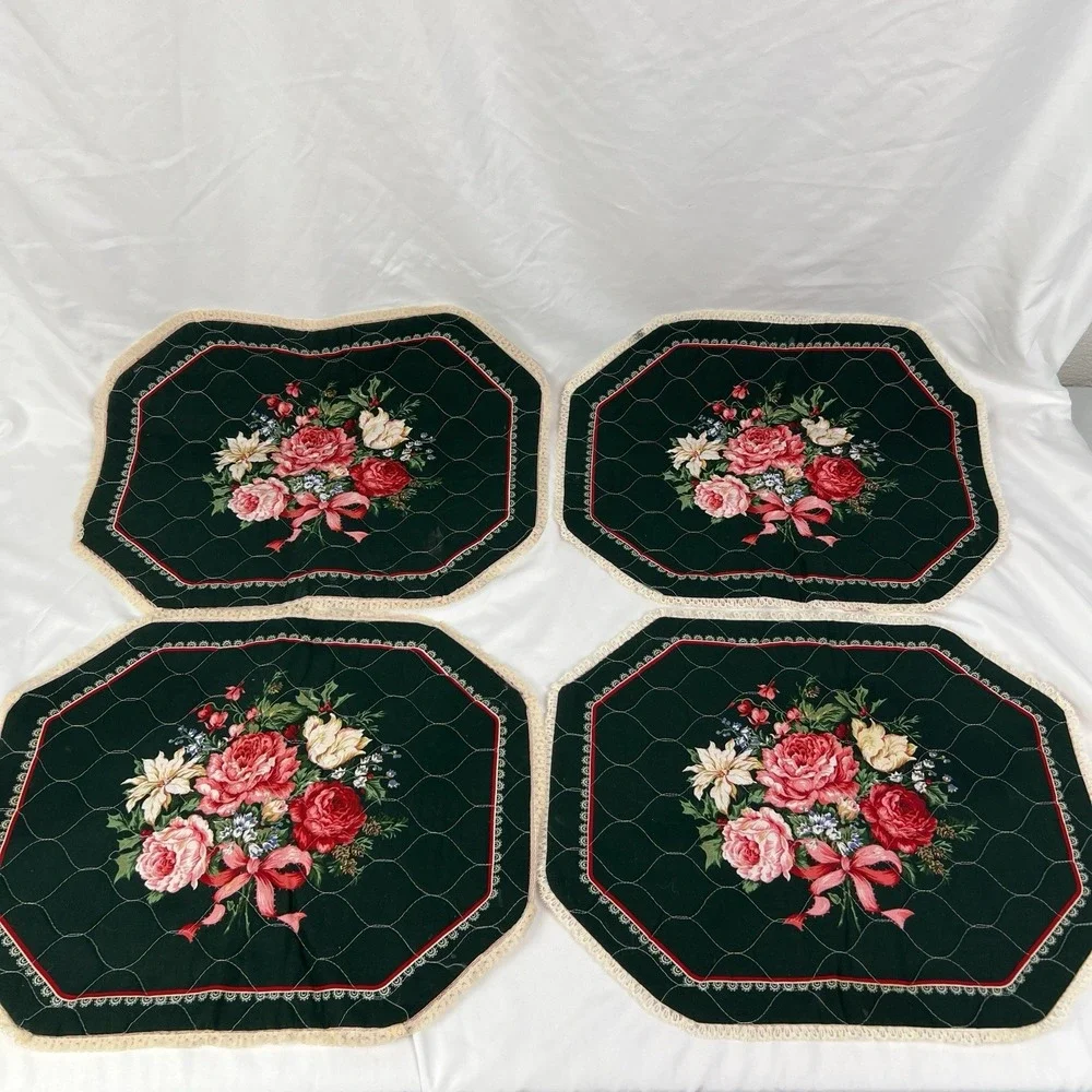 Vintage Quilted Floral Placemats Set‎ of 4 Green Red Cottagecore Holiday Roses